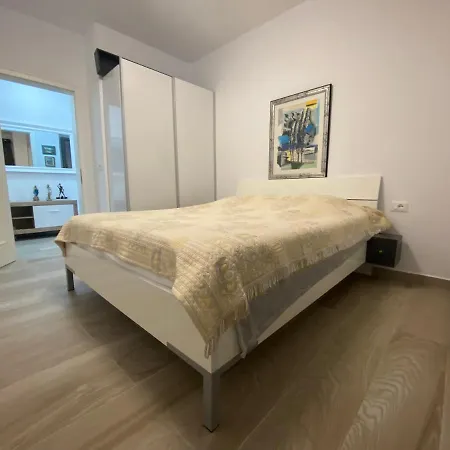 Mali Robit Apartament